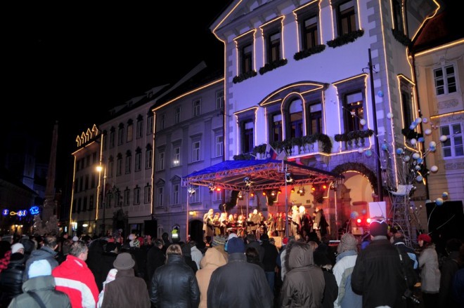 Božični koncert pred magistratom (Foto: © Dunja Wedam)