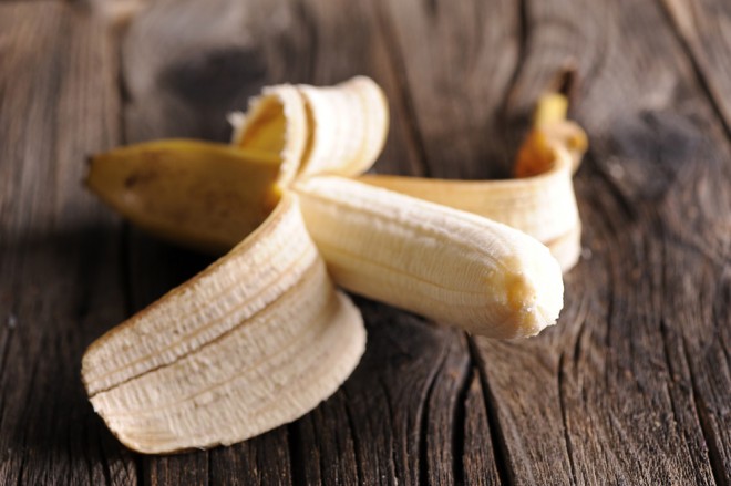 据说香蕉皮有助于消除粉刺。 