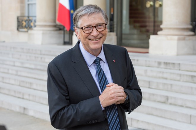 Bill Gates aboga por 7 horas de sueño.