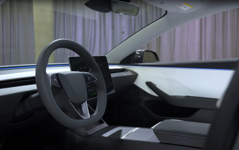 Tesla Model 3 2024 - design intérieur de la cabine. 