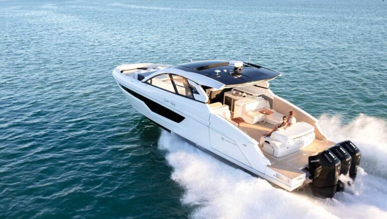 Cruisers Yachts 50 GLS