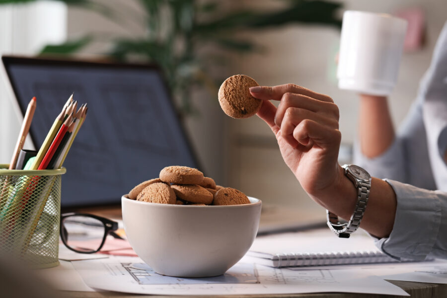 Comment Manger Quand On Travaille En 2x8 Comment arrêter de trop manger quand on travaille à domicile ? | Revue