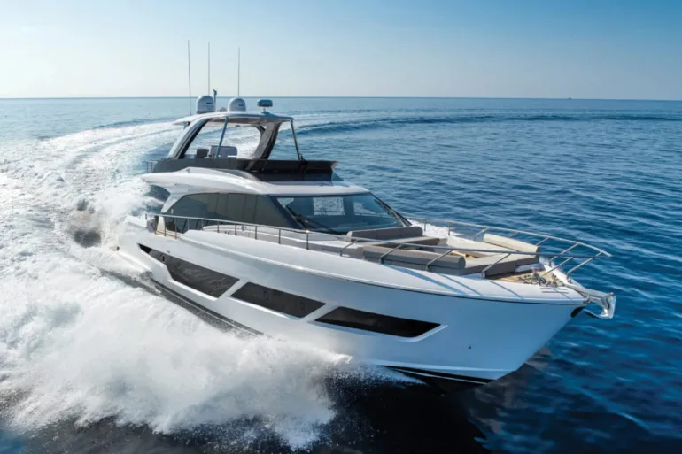Ferretti Yachts 670